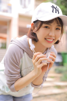 美女张开腿没内裤裸身图片无遮挡